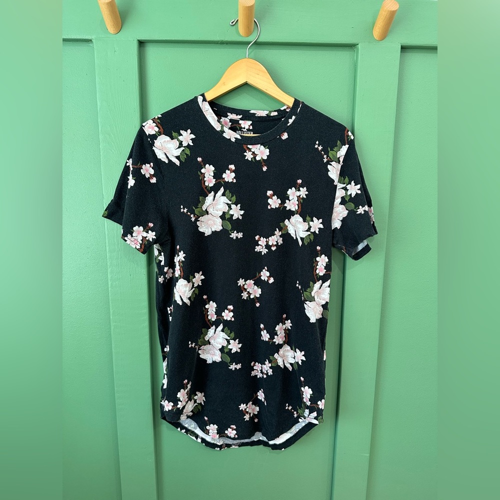 Hollister tee shirt